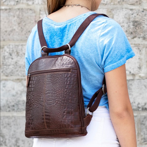 Jack Rogers Hornback Croco Convertible Backpack/Crossbody NWOT - Picture 3 of 15